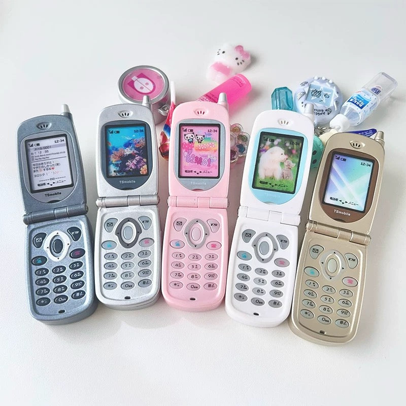 Mobile phone gatcha with microphone