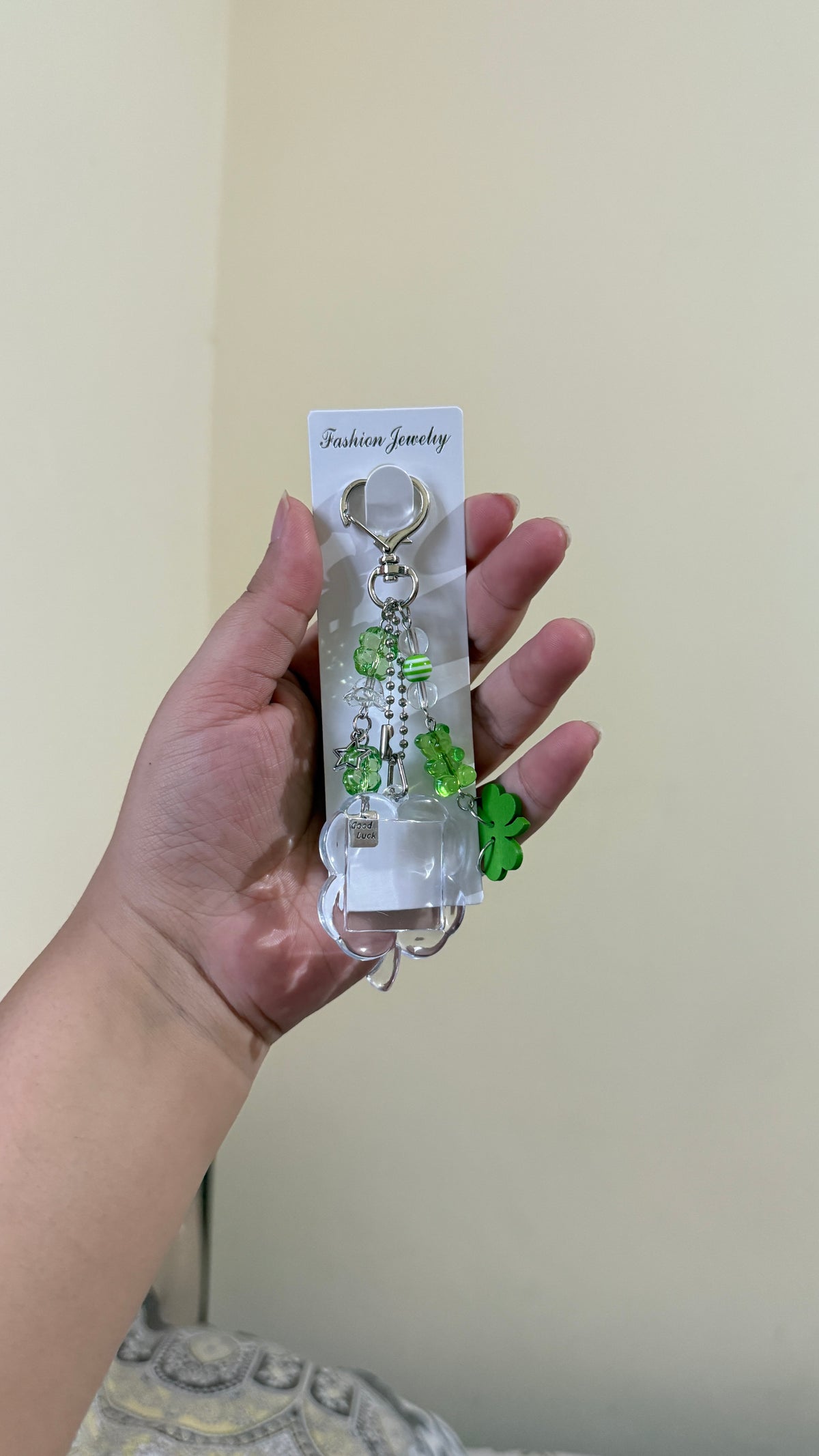 Clover keychain ( without picture)